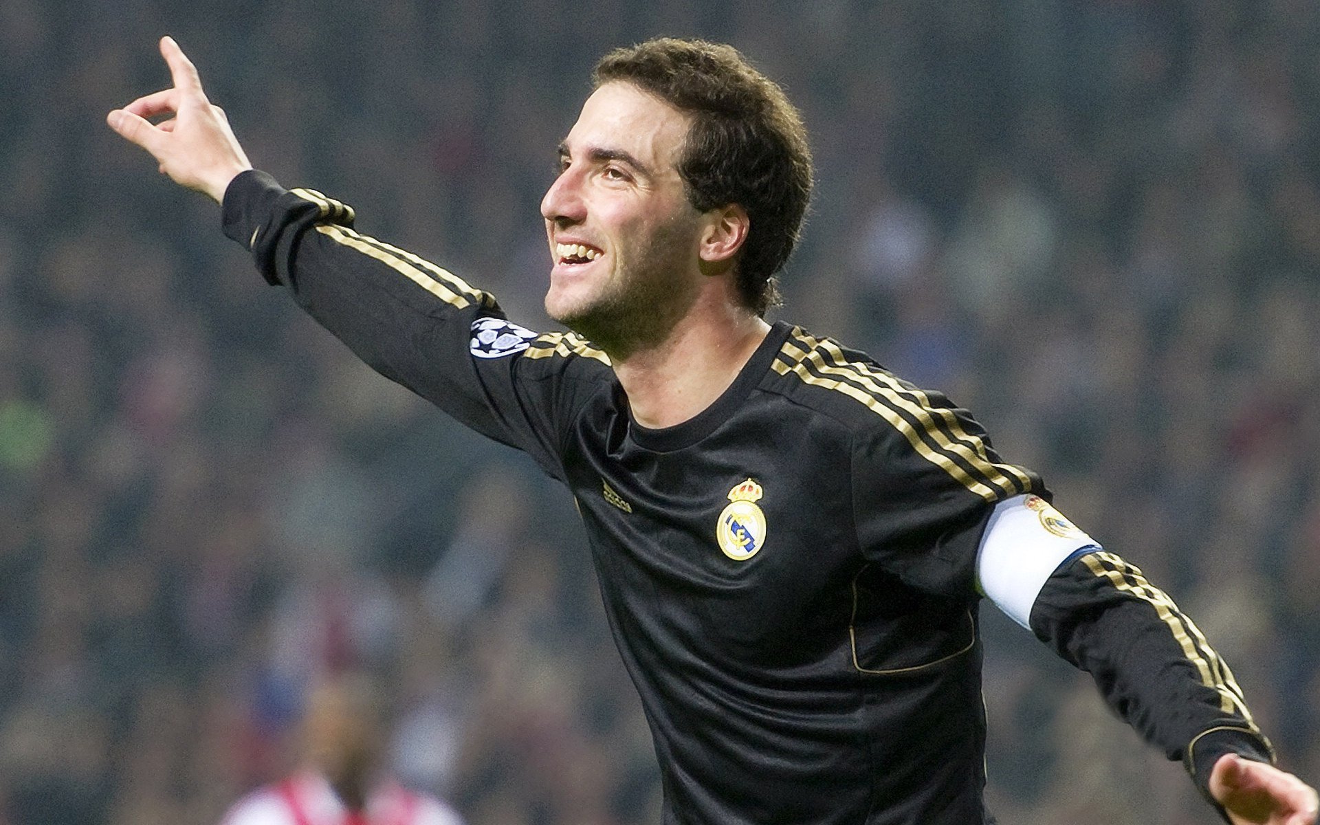 “中国足球运动员海外表现令人瞩目”，中国足球海外球员名单