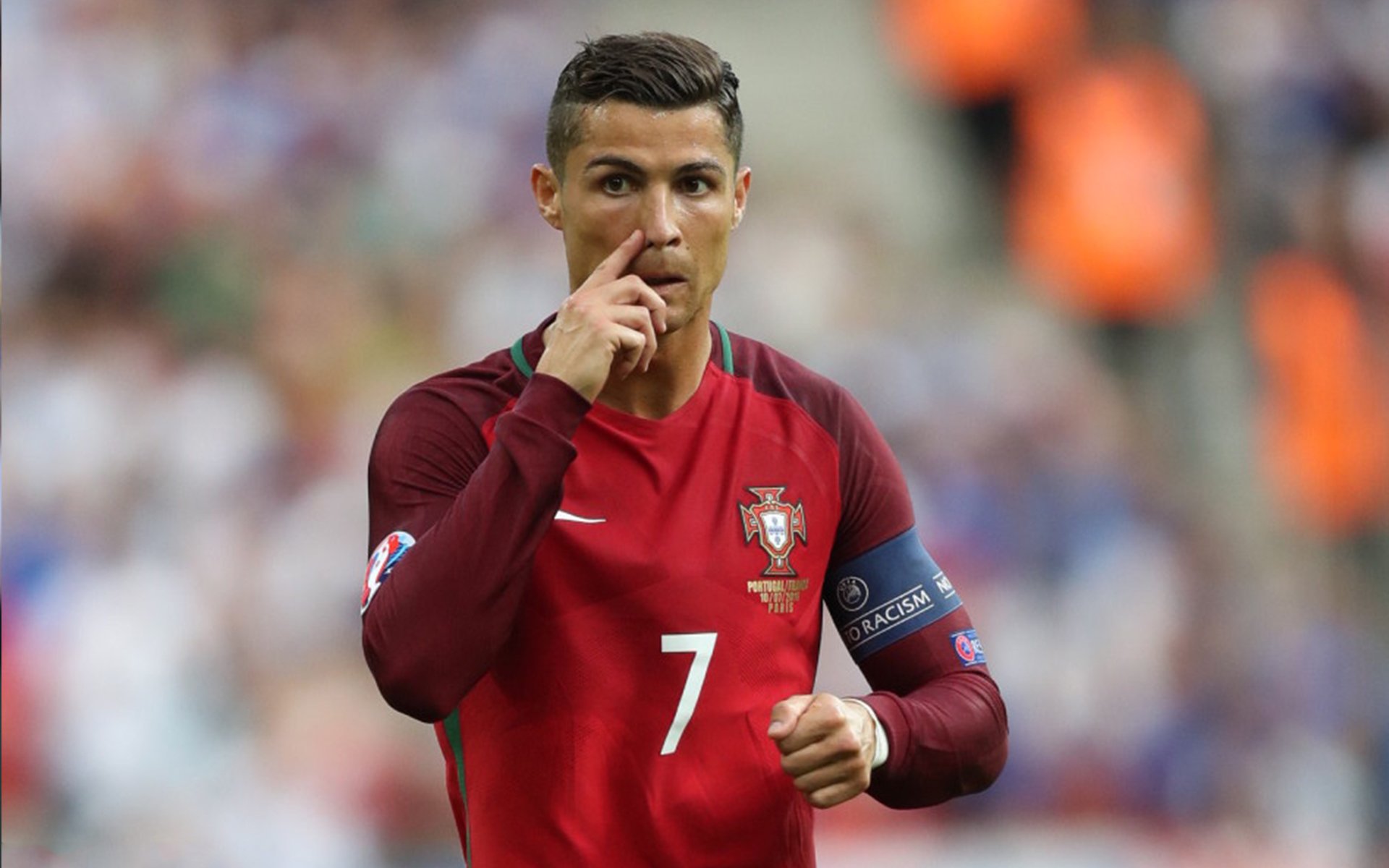 欧冠“黑暗中的光芒”：逆境中的坚韧不拔，黑暗中的光詹姆斯